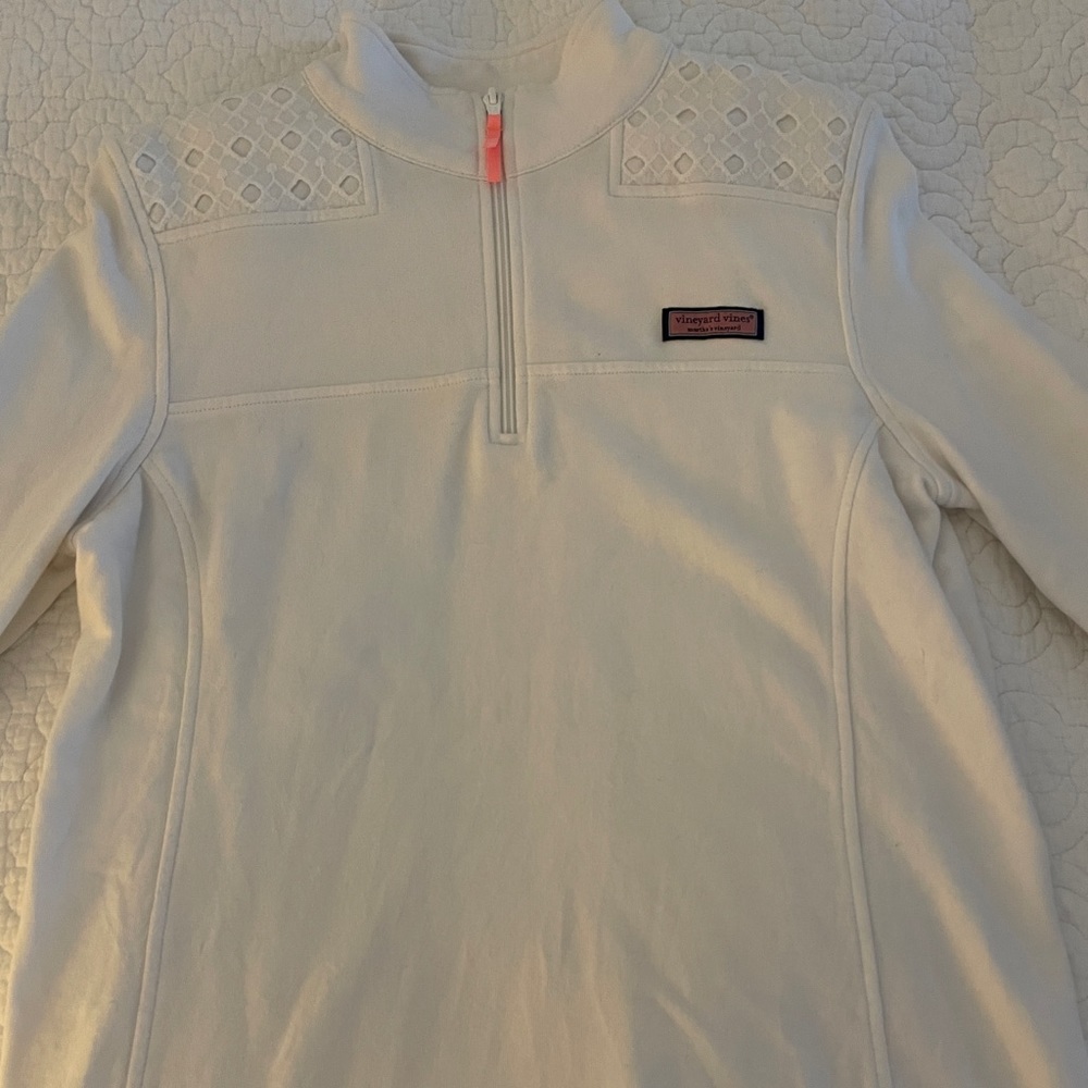 XS vineyard vines white lace shep shirt